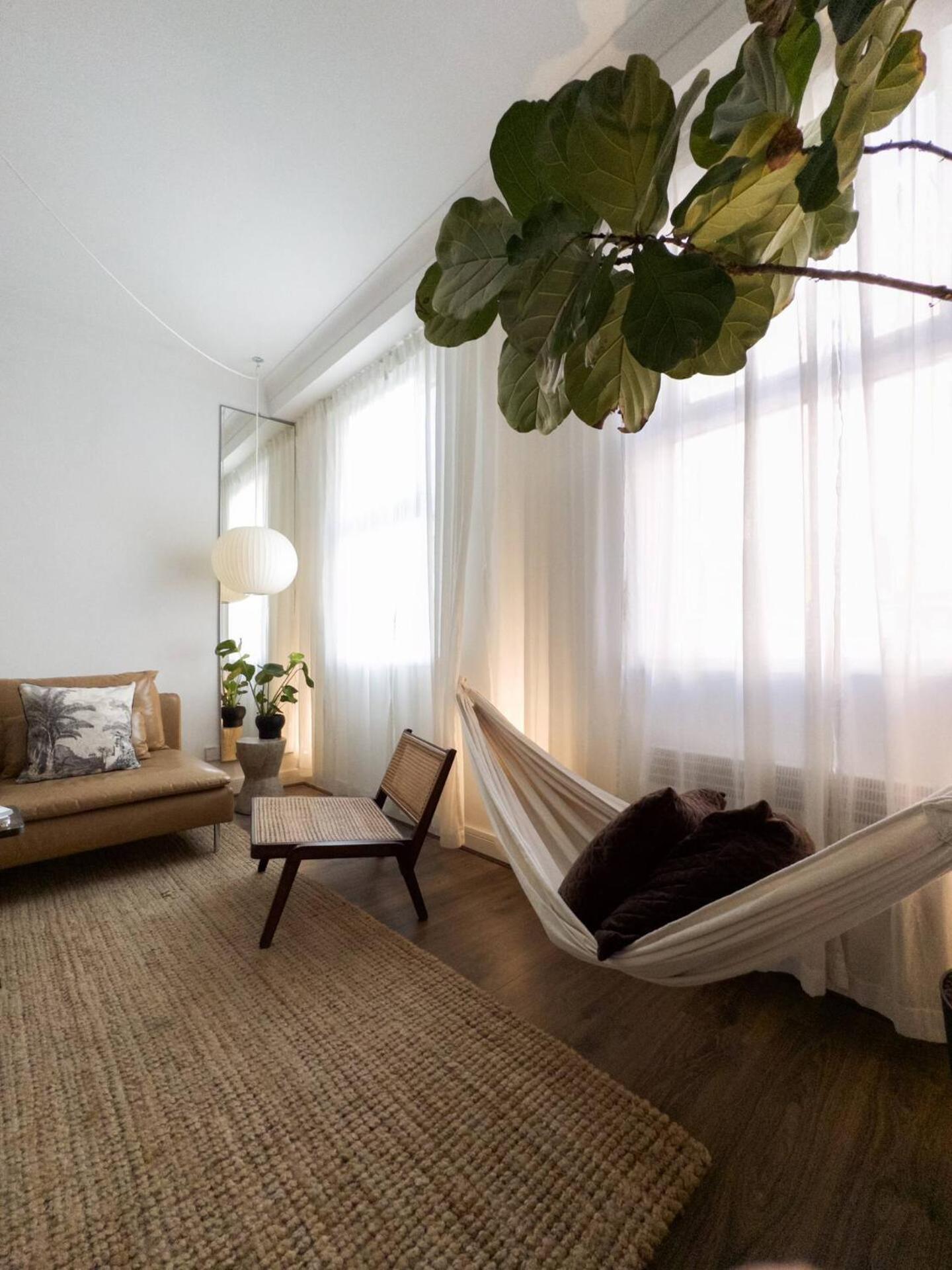 Tranquil Oasis W 100Inch Cinema & Hammock, By The Design Traveller Apartment ลอนดอน ภายนอก รูปภาพ
