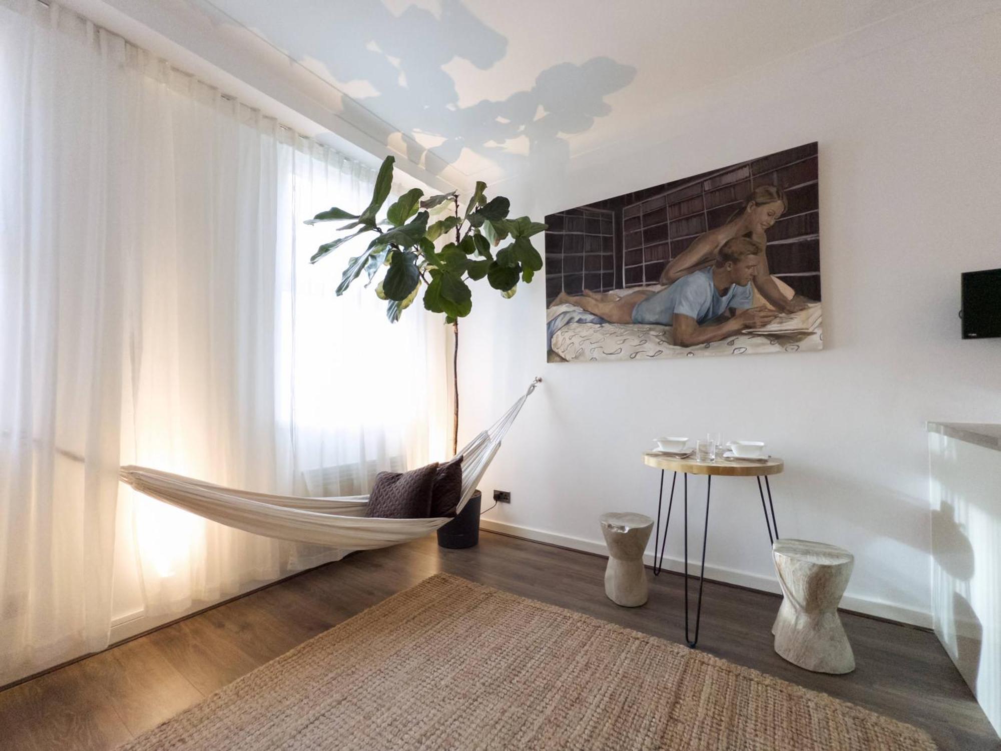Tranquil Oasis W 100Inch Cinema & Hammock, By The Design Traveller Apartment ลอนดอน ภายนอก รูปภาพ