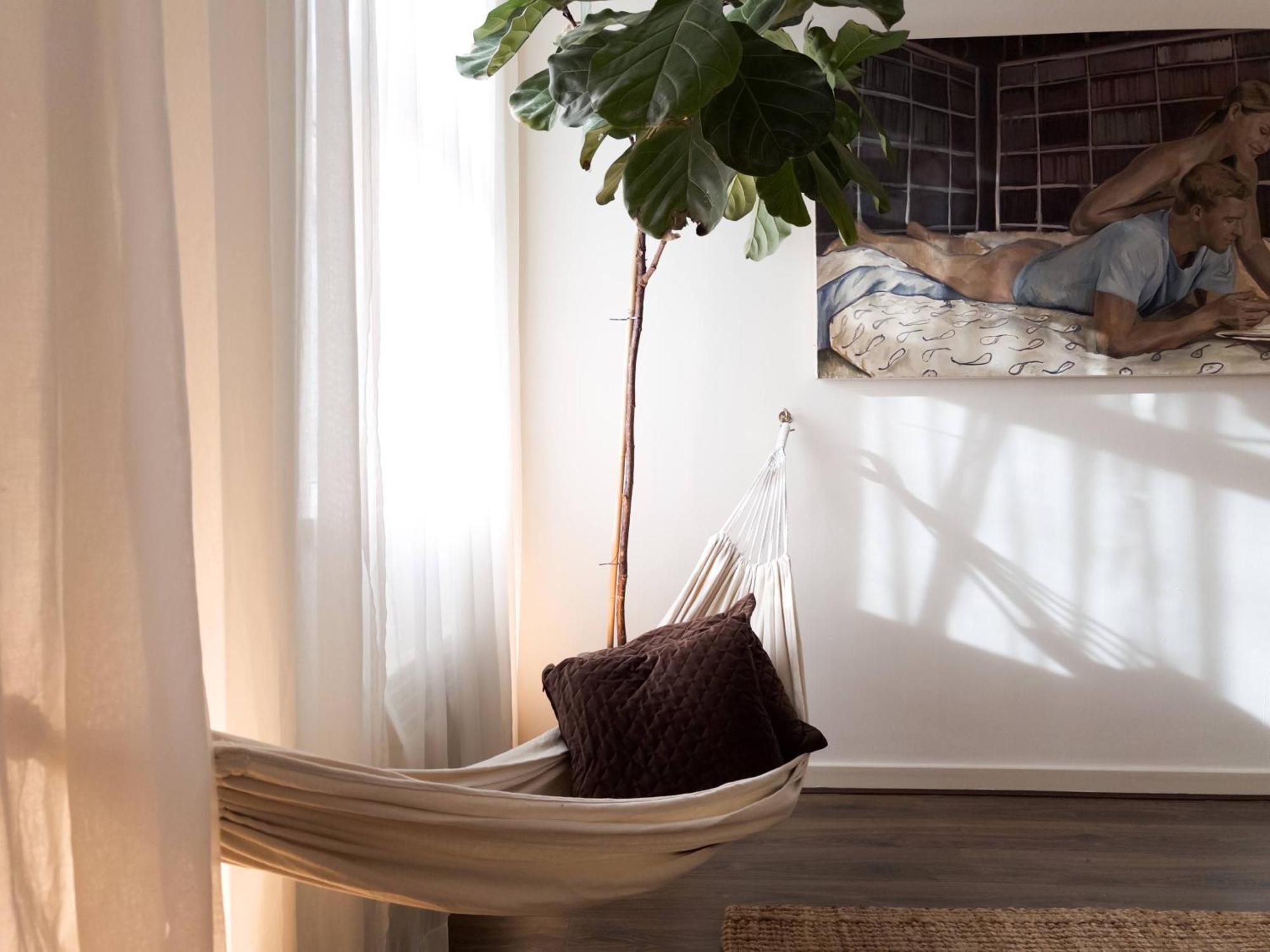 Tranquil Oasis W 100Inch Cinema & Hammock, By The Design Traveller Apartment ลอนดอน ภายนอก รูปภาพ