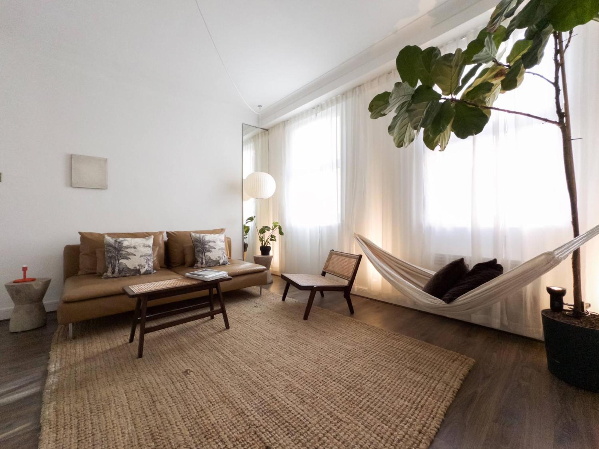 Tranquil Oasis W 100Inch Cinema & Hammock, By The Design Traveller Apartment ลอนดอน ภายนอก รูปภาพ