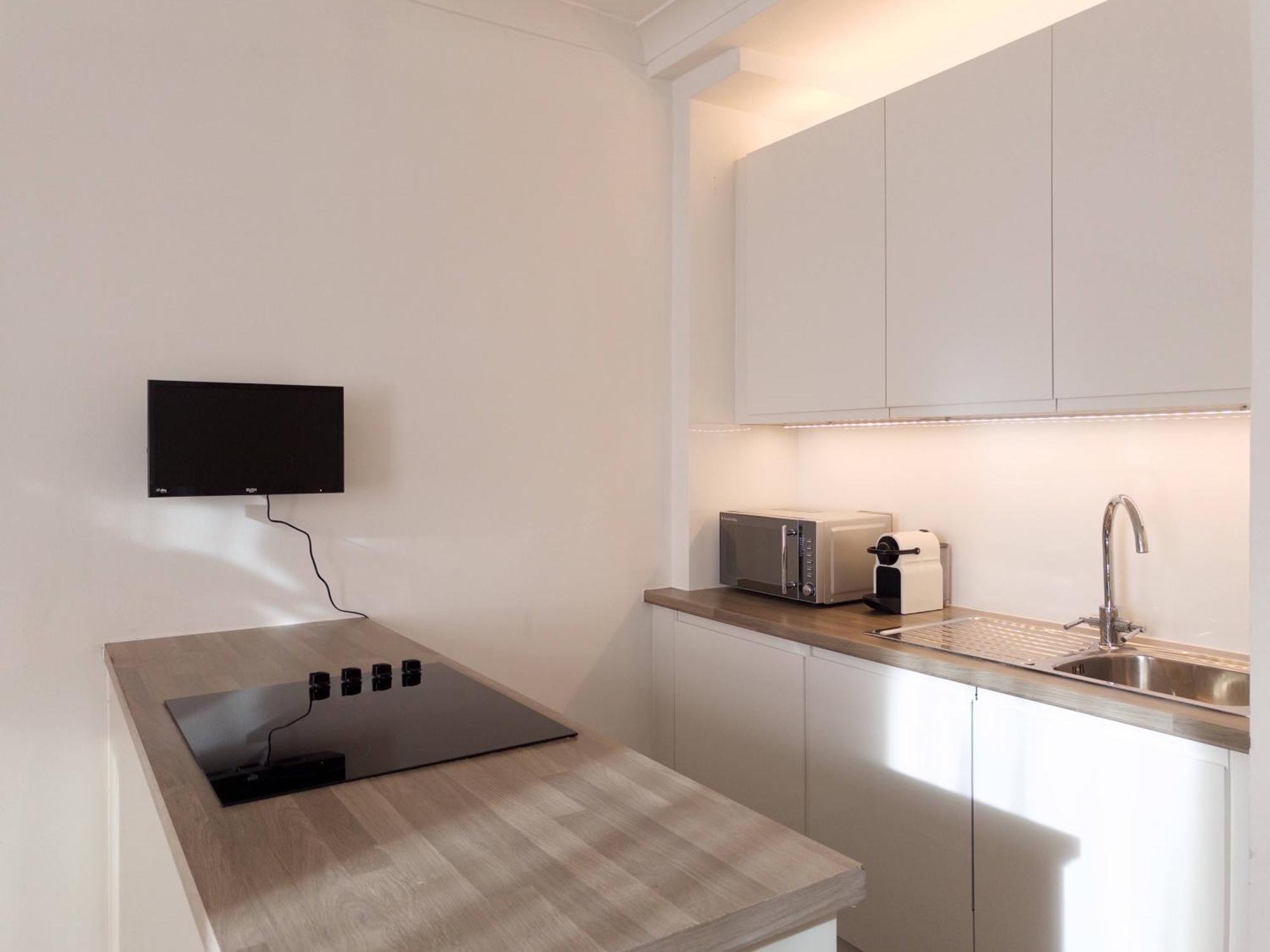 Tranquil Oasis W 100Inch Cinema & Hammock, By The Design Traveller Apartment ลอนดอน ภายนอก รูปภาพ